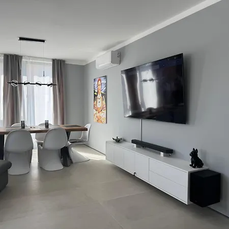 Victoria Apartment *