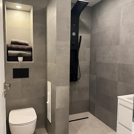 Victoria Apartment *